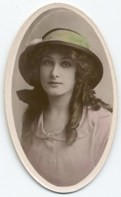 Beauties (oval)