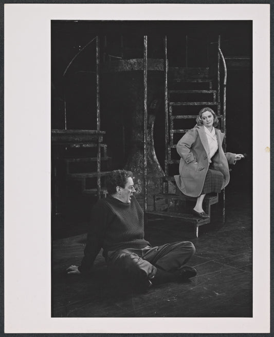 Alec Guinness and Kate Reid in the stage production Dylan