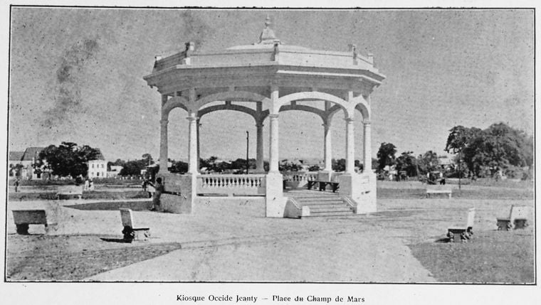 Kiosque Occide Jeanty - Place du Champ de Mars.