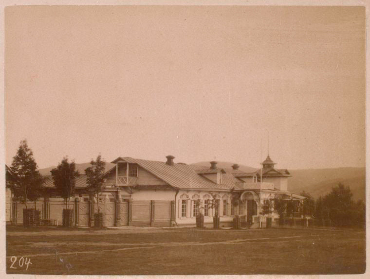 The house of the Governor of Sahalin [Sakhalin] at Alexandro[v]sk (204).