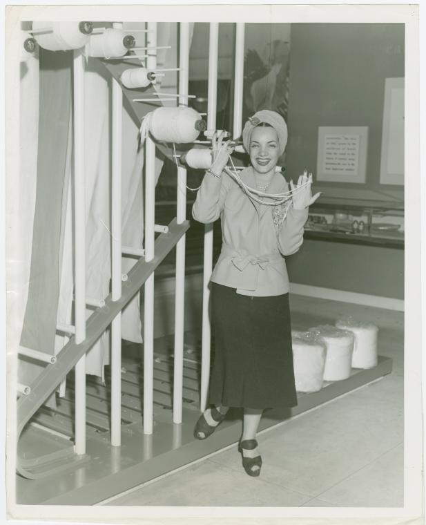 Amusements - Performers and Personalities - Carmen Miranda at Brazil Pavilion