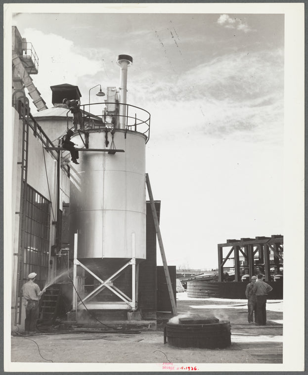 Wood pulp paper plant at Longview affords employment for many of the homesteaders. Washington