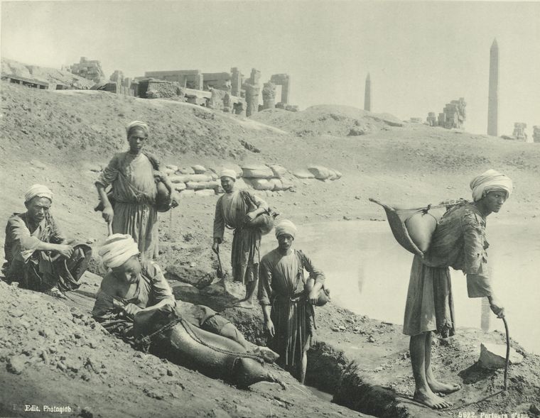 Porteurs d'eau.