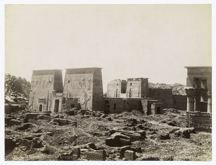 Phyloe.  Grand temple et kiosque.