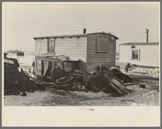 Backyard of shack in "Shantytown," Spencer, Iowa