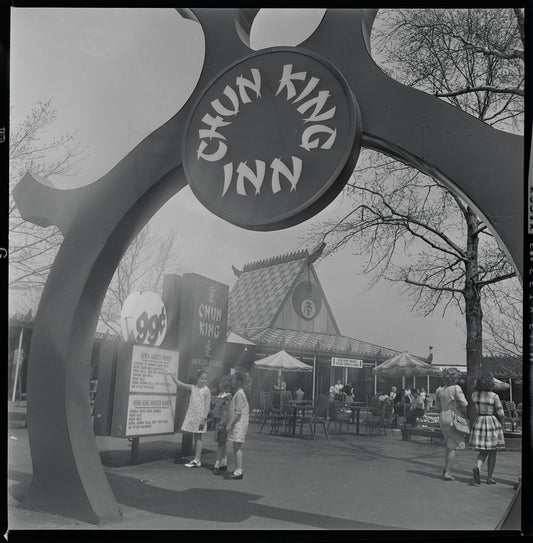 Children looking at the menu of the Chun King Inn
