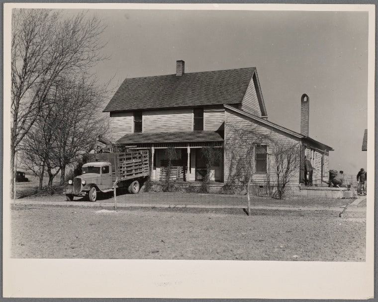 Everett Shoemaker, tenant farmer near Shadeland, Indiana, moving his household goods from the farm