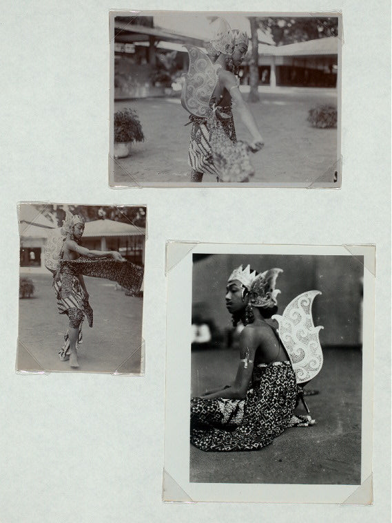Java - Wayang Wong, Yogyakarta: Male dancer wearing praba (winglike ornament)