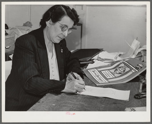 Mrs. Mary N. Silveira, who is managing editor of the Portuguese Journal, was born in the Azores Islands. She and her husband have owned and published this Portuguese paper since 1917
