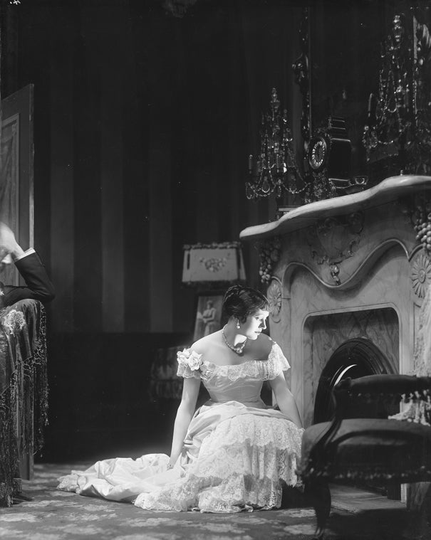 Katharine Cornell as Countess Ellen. (The age of innocence, NYC, 1929)