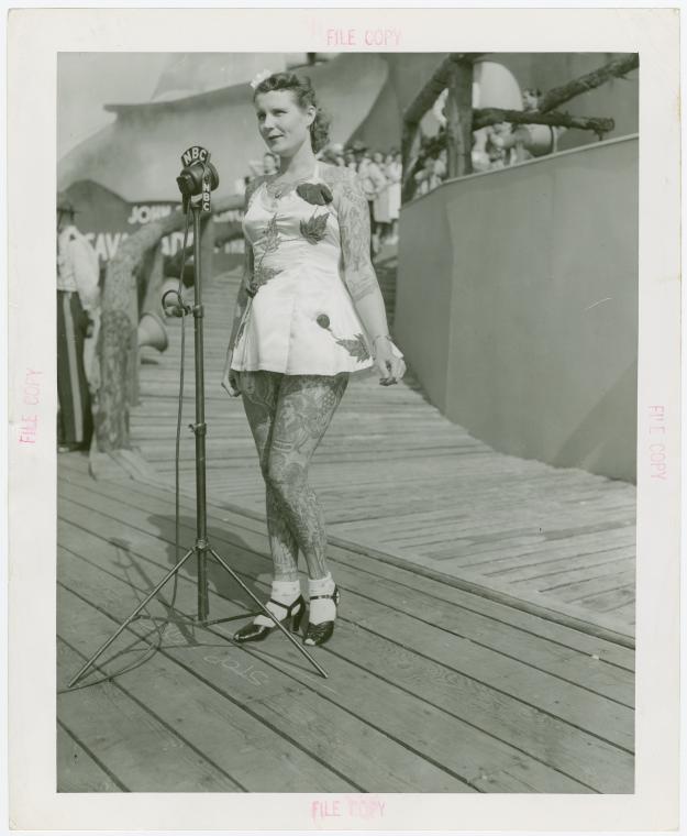 Amusements - Midway Activities - Tattooed lady