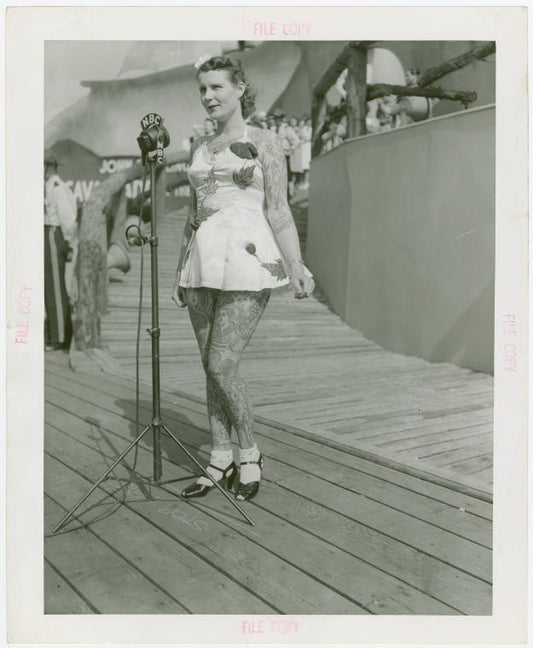 Amusements - Midway Activities - Tattooed lady
