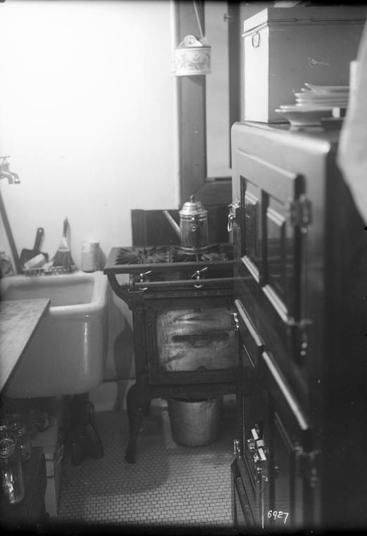 Kitchen with stove, sink, ice-box, coffee pot