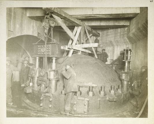 Hudson pressure tunnel. Fourteen-foot cast-steel dome for Drainage shaft showing method of stressing anchor-bolts. Contract  90. February 19, 1914.
