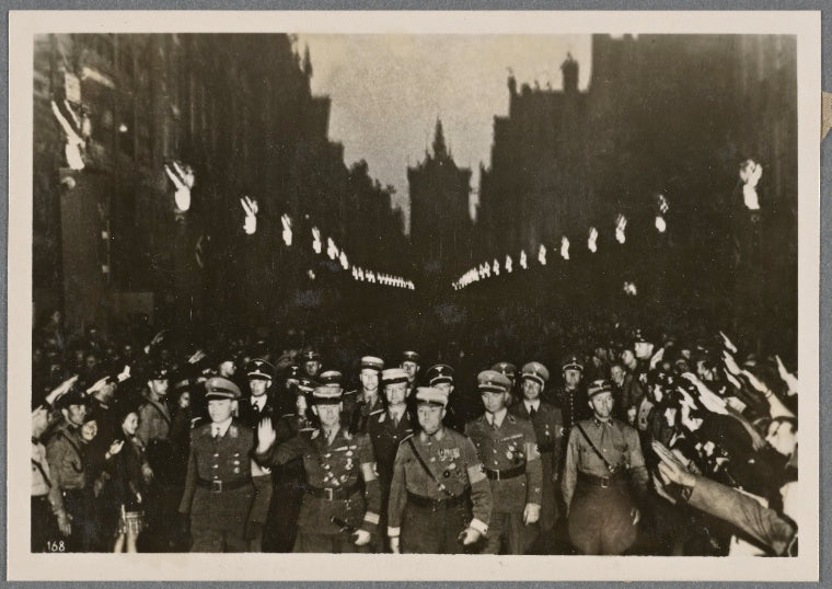 On the occasion of the group matches of the SA-Gruppe Ostland, Chief of Staff Lutze is boisterously welcomed in Gdansk by the enthusiastic Danzigers.