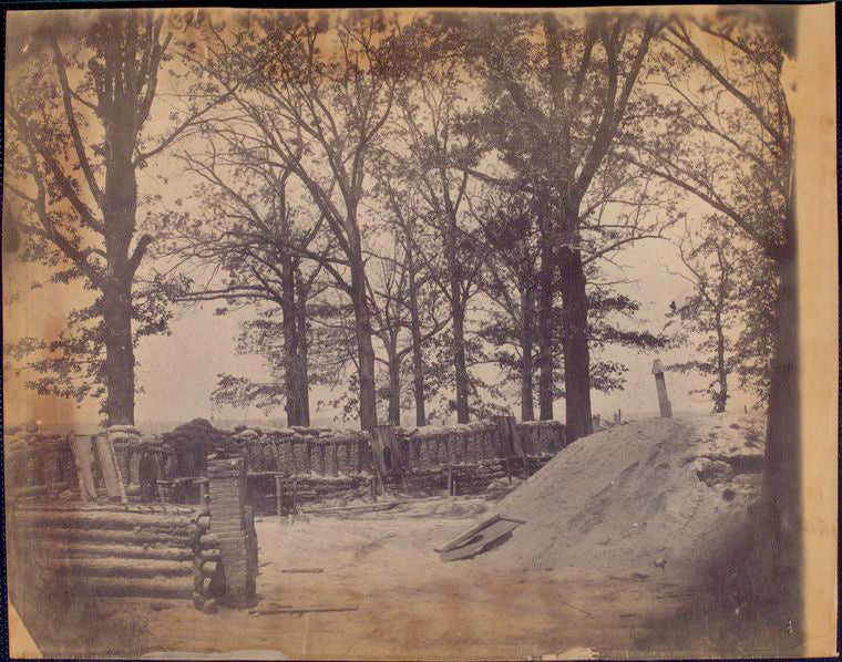 Interior of Fort Steadman / Alexander Gardner