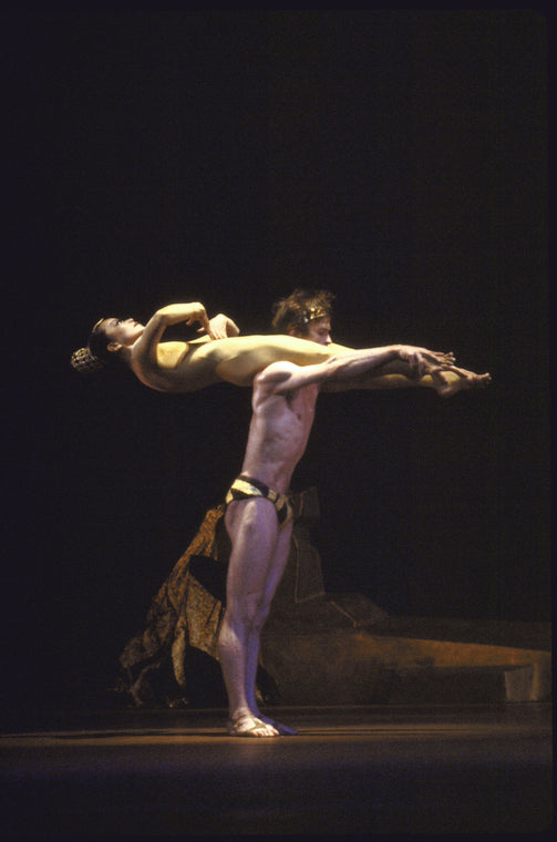 Martha Graham Dance Company, Rudolf Nureyev and Yuriko Kimura in "Ecuatorial", choreography by Martha Graham