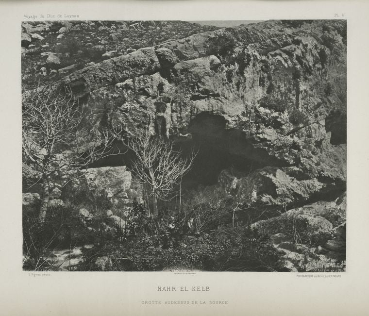 Nahr el Kelb, grotte audessus de la source