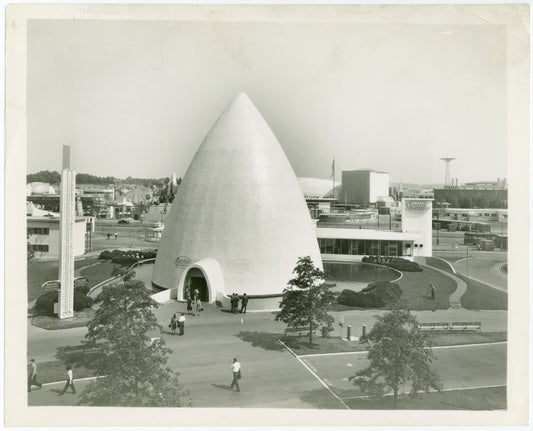 Carrier Corp. - Igloo - Exterior - With thermometer and visitors in front