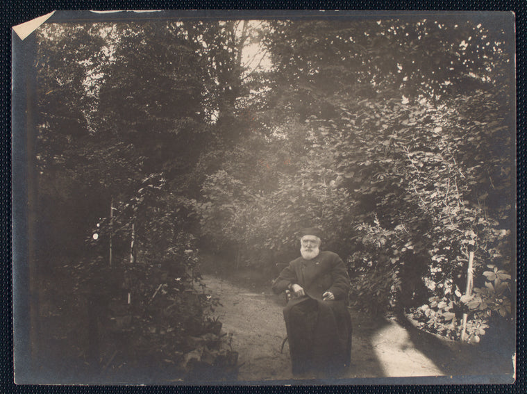 Alexander the Conjuror (Alexander Heimburger), probably at his home in Germany