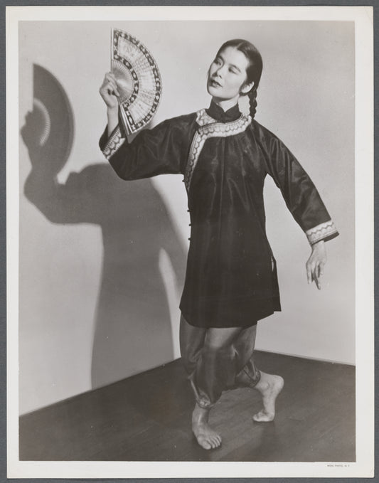 Lin Pei-Fen in a fan dance