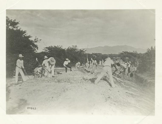 Building road to battlefield, Santiago, Cuba, 1898