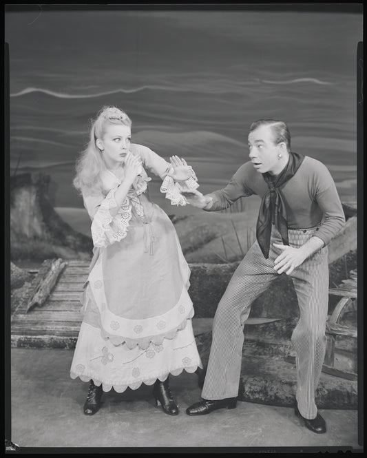 Jean Darling as Carrie Pipperidge and Murvyn Vye as Enoch Snow