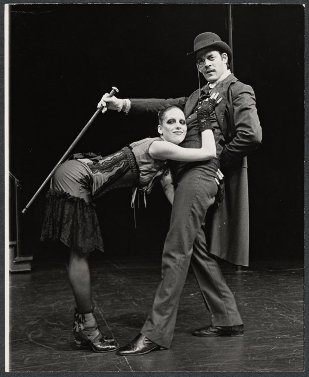Ellen Greene and Raul Julia in the 1976 Broadway production of The Threepenny Opera