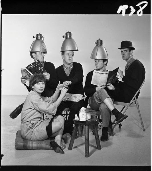 Jean Hart (in front), David Hatch, Tim Brooke-Taylor, Bill Oddie, and John Cleese in Cambridge Circus.
