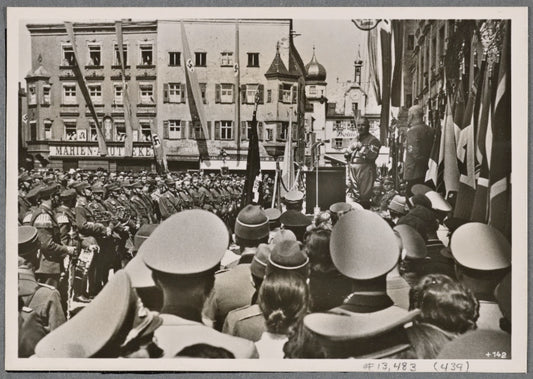 In Rosenheim, where the first NSDAP chapter outside Munich was founded, Reich Organization leader Dr. Ley addressed over 10,000 fellow party members and citizens.