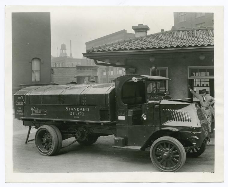 Oil delivery truck