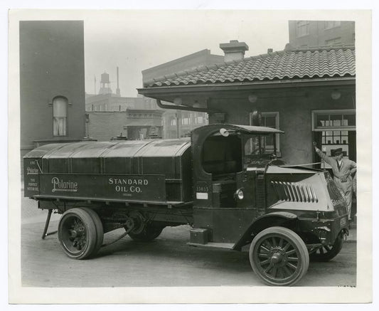 Oil delivery truck