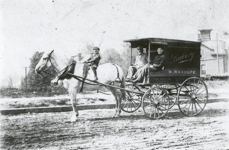 Highbridge, High Bridge Area [R. Krauspe Bakery cart]