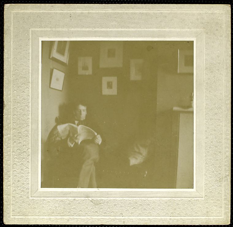 Israel Zangwill (reading newspaper)