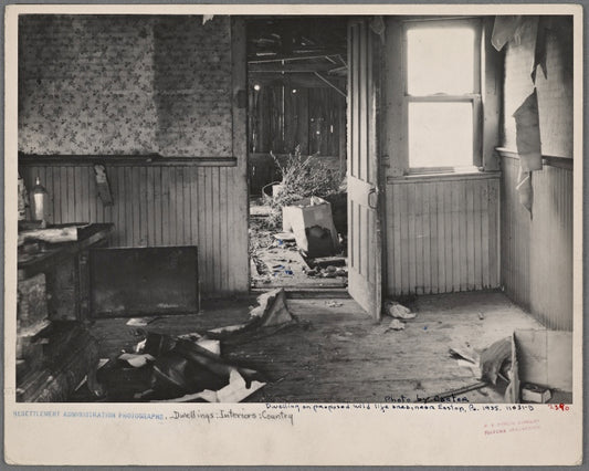 Dwelling, uninhabited, on proposed wild life area near Easton, Pennsylvania.