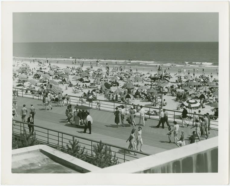 Jones Beach State Park. Beach & Boardwalk near Central Mall