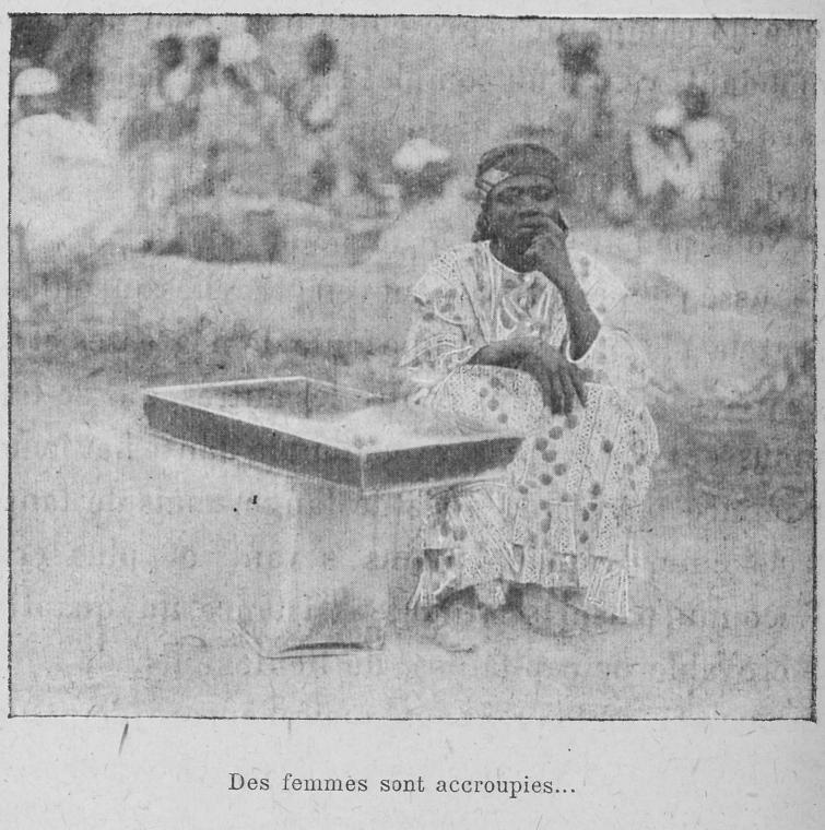 Des femmes sont accroupies...