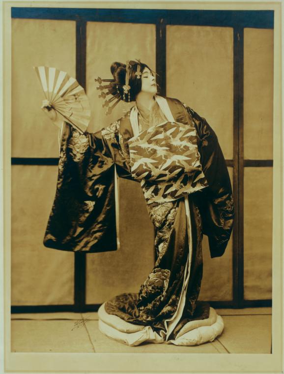 Ruth St. Denis as the Courtesan in Omika.