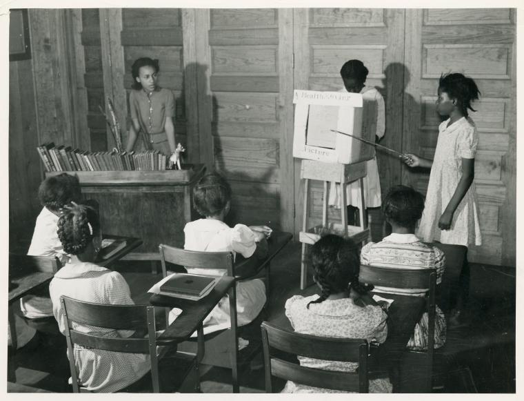4th and 5th in Flint River school, Ga. demonstrate a health moving picture, which they made. May 1939.