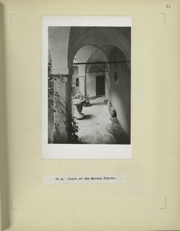 Court of the Maison Fukier.