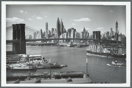 View from Manhattan Bridge, with the Brooklyn Bridge in middleground