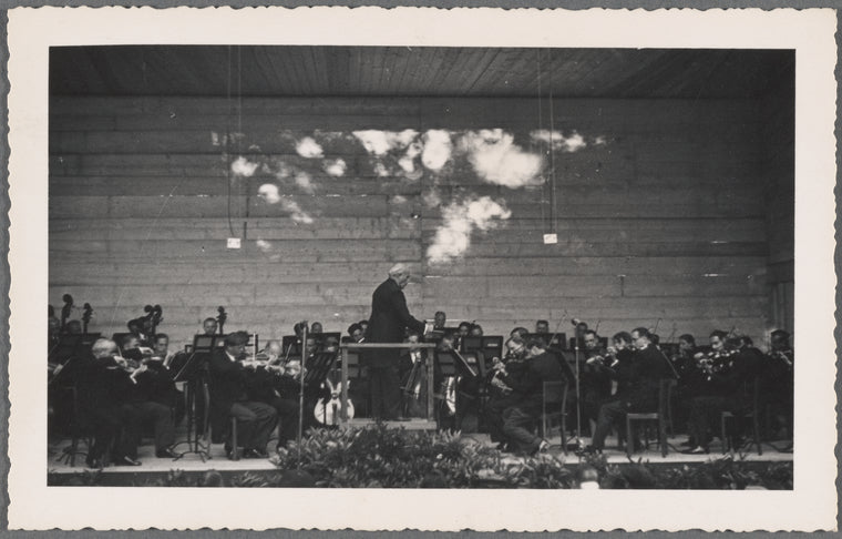 Postcard depicting Arturo Toscanini conducting an orchestra