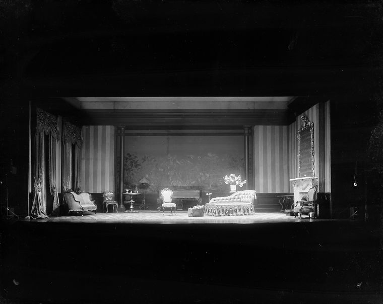 Setting designed by Cleon Throckmorton.