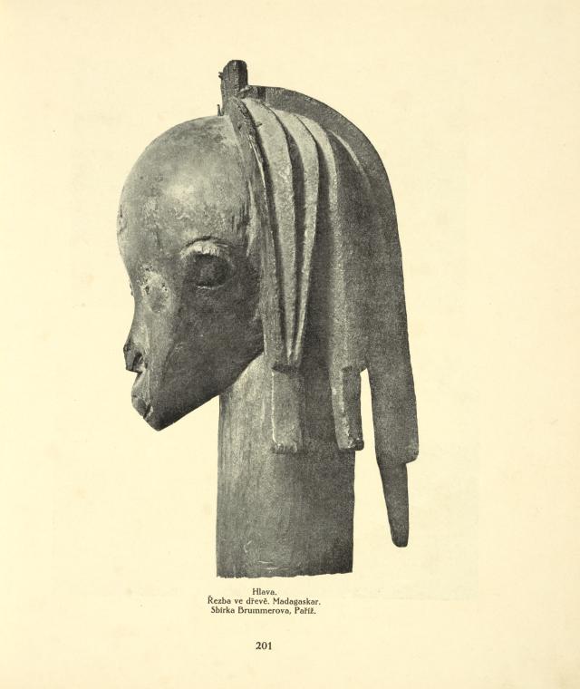 Hlava. Řezba ve dřevě. Madagaskar. Sbírka Brummerova, Paříž.