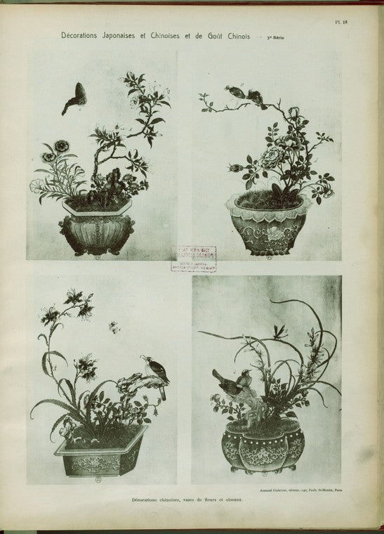 Décorations chinoises, vases de fleurs et oiseaux.