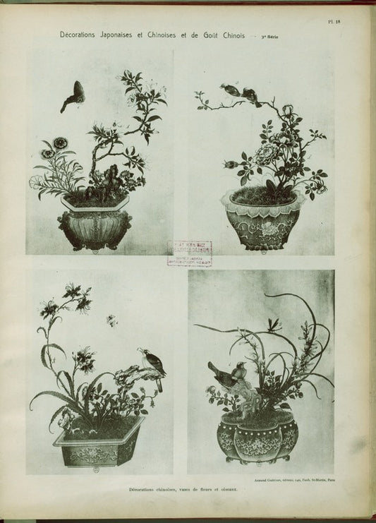 Décorations chinoises, vases de fleurs et oiseaux.