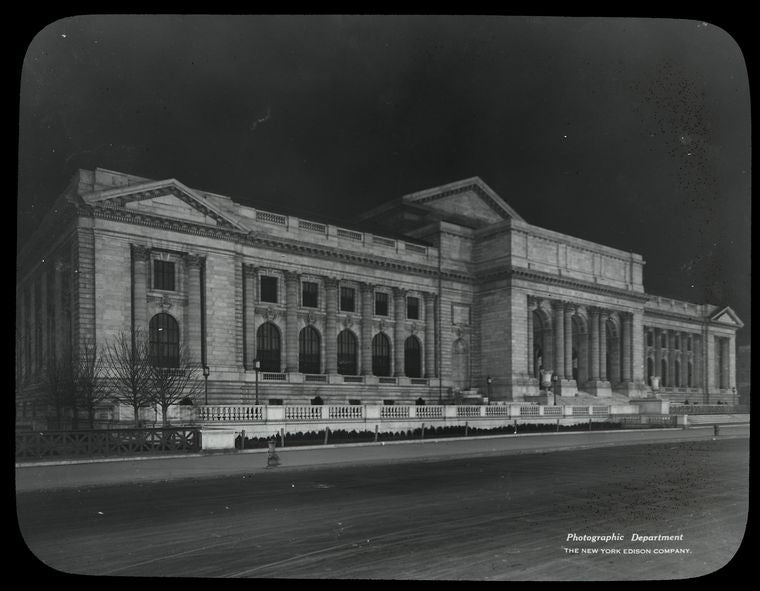 Central building, exterior views, Fifth Avenue, 1911-1912 : Fifth Avenue facade from 41st Street, no traffic