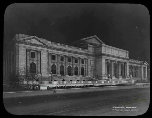 Central building, exterior views, Fifth Avenue, 1911-1912 : Fifth Avenue facade from 41st Street, no traffic