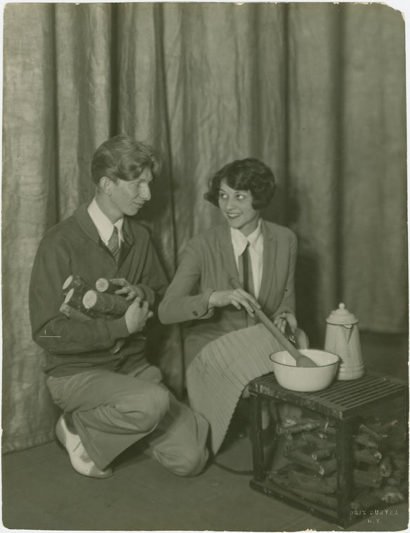 Sterling Holloway and Bobbie Perkins performing "Mountain Greenery" in Garrick Gaieties