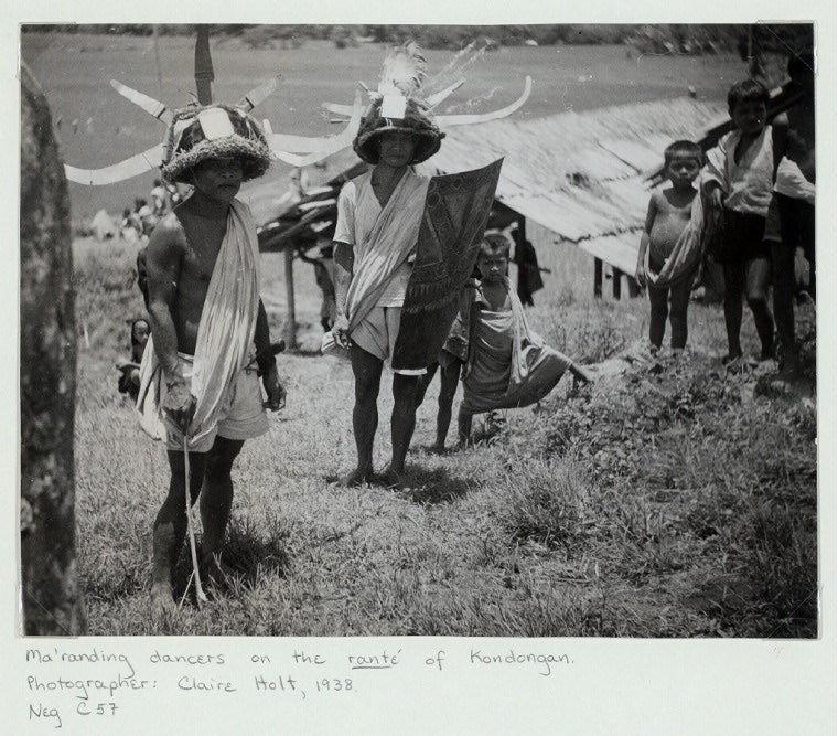 Ma'randing dancers on the ranté of Kondongan
